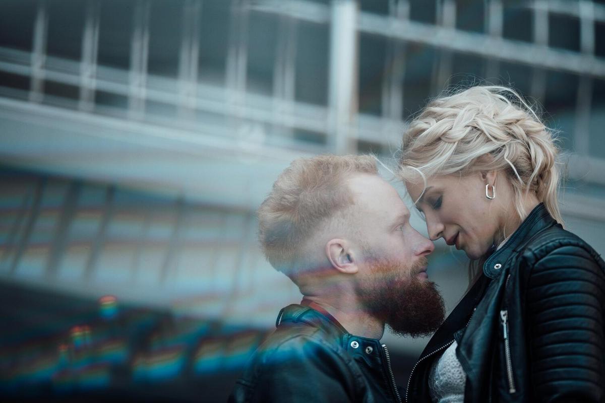 The Role of Digital Communication in Building Emotional Intimacy